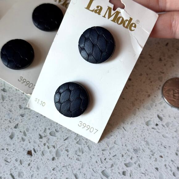 6 NEW 1970s Vintage Navy Blumenthal Domed Lattice Shank Buttons On Card 3/4" - Picture 2 of 7